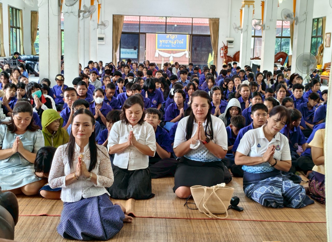 LINE_ALBUM_เข้าพรรษา-ถวายเทียน 68_250709_18.jpg